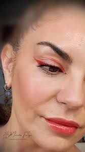 Mi Automaquillaje para Navidad ✨️😍, Delicado y Elegante. Piel Glow (no  tengo Base puesta, sólo mi pantalla con color) y Labios Gloss💋 Con un  Delineado gráfico Rojo., ., MI CONSEJO...para lograr una ...