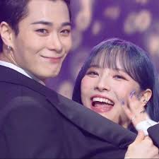 04/17/2025] Weverse Live 🖥 #문수아 MOON SUA: "We worked really hard