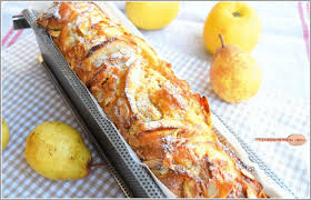 Gateau Tres Gourmand Aux Pommes Poires Amandes Et Caramel Au Beurre Sale Recettes De Cuisine Recette Dessert Pomme Gateau Leger Aux Pommes