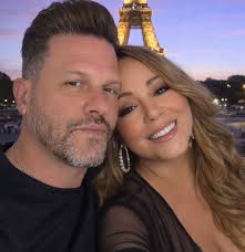 Mariah Carey & boyfriend Bryan Tanaka hold hands while stepping out