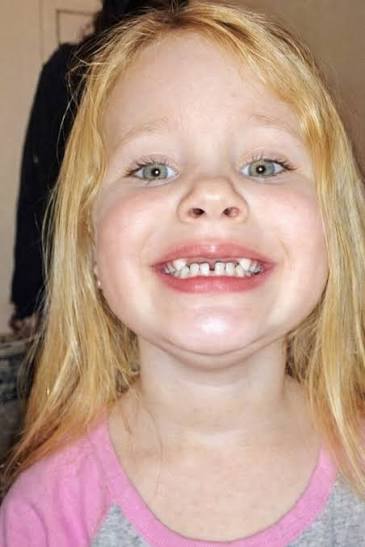 What are some creepy family photo session ideas?