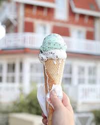 O Sorbet D Amour Surement Une Des Dernieres Glaces De L Ete Pour Moi C Etait Straciatella Et Menthe Chocolat Et Vous Quels Sont Vo Ice Cream Ice Cream