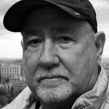 Continuamos con las intervenciones breves del compendio “Arte cubano en la  emigración”. Artcrónica entrevistó esta vez al pintor y grabador cubano  Víctor Gómez en su estudio de Miami, Florida, donde reside desde