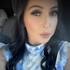 Does anyone in Dinuba make edible images for cakes?