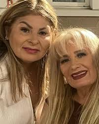 Deseándoles muchos años más de matrimonio. Dios los bendiga los quiero  mucho ♥️🥂👰🏻