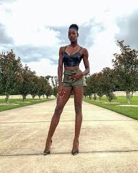 After pacing her stride, coming off the curve continue reading Shaunae Miller Uibo
