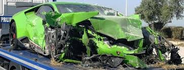 La fiscalía dio a conocer en la tarde del domingo, las hipótesis que se investigan como causas del accidente donde murió el cantante claudio valdés, también conocido como el gitano. Estrellan Un Lamborghini Huracan Prestado En Huelva Se Dan A La Fuga Y Los Pillan En El Hospital