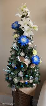 The flowers are traditionally used in floral arrangements, this flower is also lovely when dried. How To Make Your Christmas Tree Elegant With Fresh Flowers An Extraordinary Day