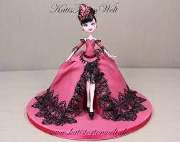 These skullector dolls combine the worlds of monster high and actual monsters from our favorite movies! 21 Monster High Ideen Monster High Monster High Torte Barbie Torte