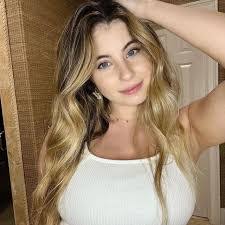 Marisa Ritchie's Instagram, Twitter & Facebook