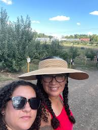 Hello , seeking suggestions for a hotel with pool and daily breakfast in Da  Nang for family of 5