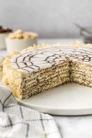 Und wer dann noch einen der klassiker auffährt, hat sowieso alle herzen gewonnen. Klassische Ungarische Esterhazy Torte
