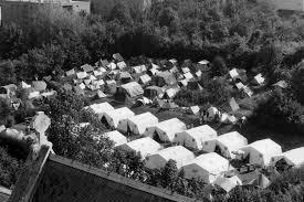 1989 Offnete Ungarn Die Grenze Zu Osterreich Mehr Als 55 000 Ddr Burger Flohen Malteser Aus Paderborn Halfenddr Fluchtlingen In Budapest Paderborn Westfalen Blatt