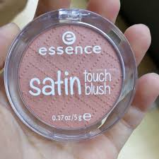 essence satin touch blush 01 satin
