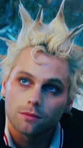 @5sos singlehandedly brought pop punk back. “boyband” out now