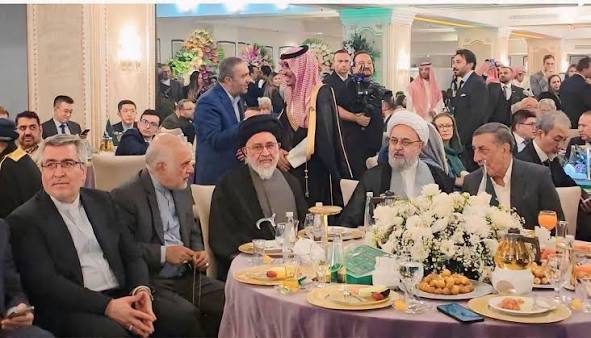 احتفلت سفارة المملکة العربیة السعودیة لدى الجمهوریة الإسلامیة الإیرانیة  بالیوم الوطنی السعودی، فی العاصمة طهران. ویأتی الاحتفال ضمن فعالیات إحیاء  الیوم الوطنی السعودی فی البعثات الدبلوماسیة للمملکة حول العالم، احتفاءً  بتاریخها وهویتها
