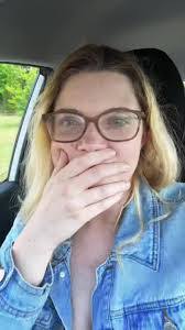 Kelly Clifton's Instagram, Twitter & Facebook