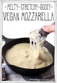 Melty Stretchy Gooey Vegan Mozzarella It Doesn T Taste Like Chicken