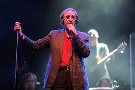 Le frasi e le citazioni migliori tratte dalle sue canzoni più belle. Hsl7bjcratwbam
