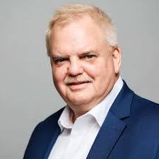 Ian Pietz's Instagram, Twitter & Facebook