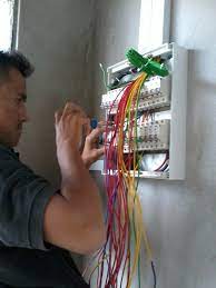 Kepakaran kami membantu ramai pemilik rumah, dan usahawan yang memiliki kedai atau pejabat dalam pemasangan, penyelenggaraan dan menyelesaikan masalah pendawaian elektrik (electrical wiring) seperti distribution board (db), socket, lampu dan kipas. Home