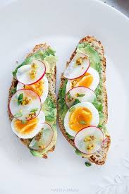 Fruhstucks Sandwhich Brot Mit Avocado Ei Und Radiesschen Rezepte Leckeres Essen Gesundes Essen