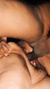 Karanlık garajda, evli kadın iyi donanımlı adamın yarağına döllenmek ve  şehvetle fışkırtmak için mola veriyor