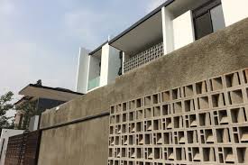 Material besi pada pagar besi minimalis lipat merupakan salah satu jenis material yang banyak dipakai pada rumah desain minimalis karena terkesan modern dan industrial. Pagar Minimalis Industrial Content