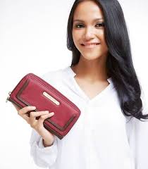 Dapatkan edisi katalog online terbaru sophie paris di sini, banyak produk terbaru untuk kamu & keluarga seperti produk fashion, parfum, kosmetik dan masih banyak lagi. 10 Model Dompet Sophie Martin Dengan Harga Terjangkau Yang Kualitasnya Tak Diragukan Lagi