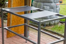 Wie Man Mit Etwas Ubung Preiswert Einen Richtig Stabilen Universellen Arbeitstisch Aus Gunstigen Stahlprofilen Schwei Schweisstisch Schweissertisch Arbeitstisch