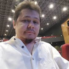 Who are some singers with unique voices?