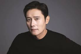 🚨 Lee Byung Hun speaks out about the controversies involving the cast of  'Squid Game Season 2'. Regarding T.O.P's casting: "I wasn't upset by such  allegations. I heard about the director's intentions
