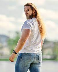 It's all smiles when you love your job! Lasse L Matberg Facebook