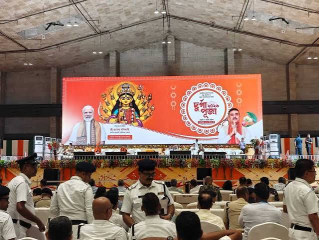 Kolkata Puja Meet: মিলন মেলায় রাজকীয় বৈঠক, অনুদানের আশায় বুক বাঁধছেন উদ্যোক্তারা? | Aaro Ananda