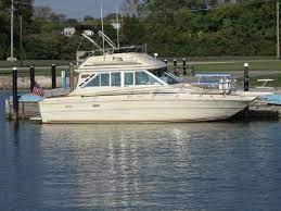 1981 Sea Ray 310 Vanguard Fly Bridge Power Boat For Sale Boat Power Boats For Sale Boats For Sale