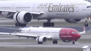 In february 2018, an older boeing 777 operated by united and bound for honolulu suffered an engine failure when a cowling fell off about 30 minutes before the plane landed safely. Video To Show The Size Difference Between B77w And B738 Youtube