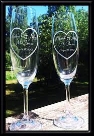 Etched Glass Personalized Wedding Champagne Flutes With Heart Design Via Etsy Copa