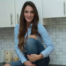 דר צבי לסטר הרופא הראשי במרפאה. ×œ×™×œ×š ×œ×¡×˜×¨ × ×™×¦×•×¦×•×ª