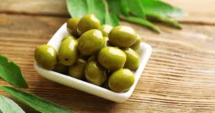 L Astuce Insolite Pour Denoyauter Des Olives Facilement