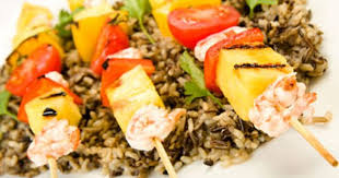 Brochettes De Crevettes Et De Mangue Coup De Pouce Veggie Skewers Seafood Recipes Shellfish Recipes