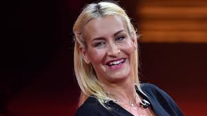 She made her 5 million dollar fortune with für einen tag, farbenspiel. Seltene Einblicke Sarah Connor Postet Knutsch Foto Mit Ihrem Mann Florian Fischer