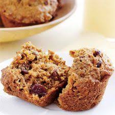 Recette De Muffins Au Son Aux Carottes Et Aux Raisins Secs Coup De Pouce Desserts Desserts With Biscuits Almond Shortbread Cookies