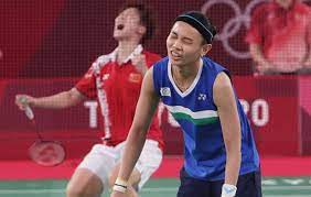 台灣時間 3/16 凌晨，遠在英國的羽球選手戴資穎，在超級 1000 系列全英羽球公開賽女單決賽，擊敗中國選手陳雨菲，拿下全英公開賽的第三冠，將重返球后寶座。新冠肺炎疫情當前，戴資穎也在 ig 上說到：「走在路上被各種不友善的態度對待，但我相信這也是保護自己最好的方法了。 Rrgw75pnhrjoim