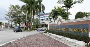 Sarjana (ekonomi politik), universiti queensland alamat pejabat :pejabat menteri besar aras 1 nik aziz sentiasa dikenali sebagai seorang menteri besar yang paling zuhud dan warak. Pejabat Menteri Besar Perak Ditutup Untuk Sanitasi
