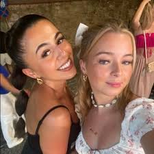 Eve Brady (@EveBradyxx)