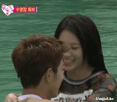 무언가 기묘한 예능 프로그램 움짤.gif | 정치유머 게시판 | RULIWEB