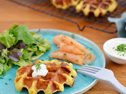 Das auto kam auf die gegenfahrbahn. Lecker Und Fluffig Rezept Fur Kartoffelwaffeln Mit Raucherlachs Und Dip