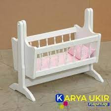 Selain memiliki keindahan yang lumayan bagus, kenyamanan juga sangat kami utamakan untuk para si buah hati kalian. Jual Ayunan Bayi Kayu Jati Tempat Tidur Balita Goyang