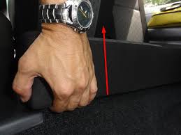 To Remove The Seat Lift The Front Of It This Part Is Held By A Pressure Clip The Back Of The Seat Must Be In The Vertical Suzuki Jimny Rear