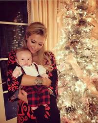 Immerhin redet das paar immer wieder darüber und plant sogar gemeinsamen nachwuchs. Paris Hilton And Nephew Paris Hilton Family Christmas Dinner Cute Babies